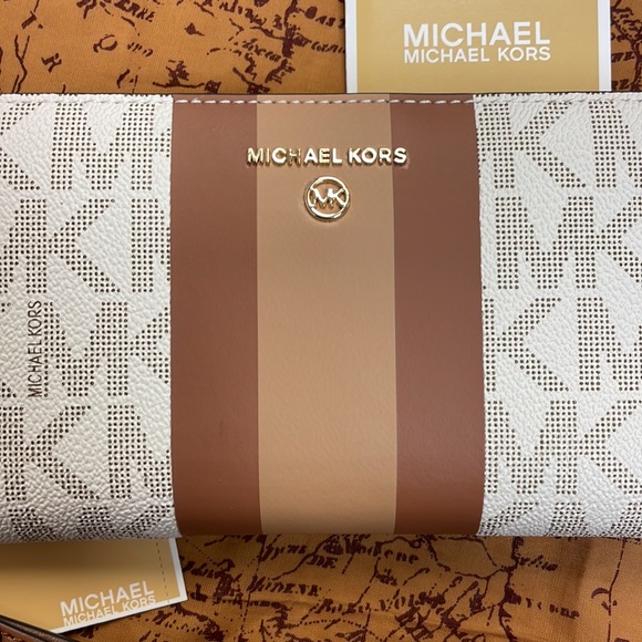 Brand New Michael Kors Large Travel Continental White/Lugg Center Stripe Wallet - Picture 3 of 15